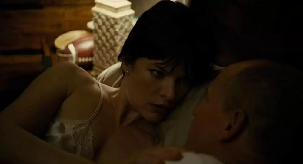 「記者たち～衝撃と畏怖の真実～」ミラ・ジョボビッチ & ウッディ・ハレルソンの画像