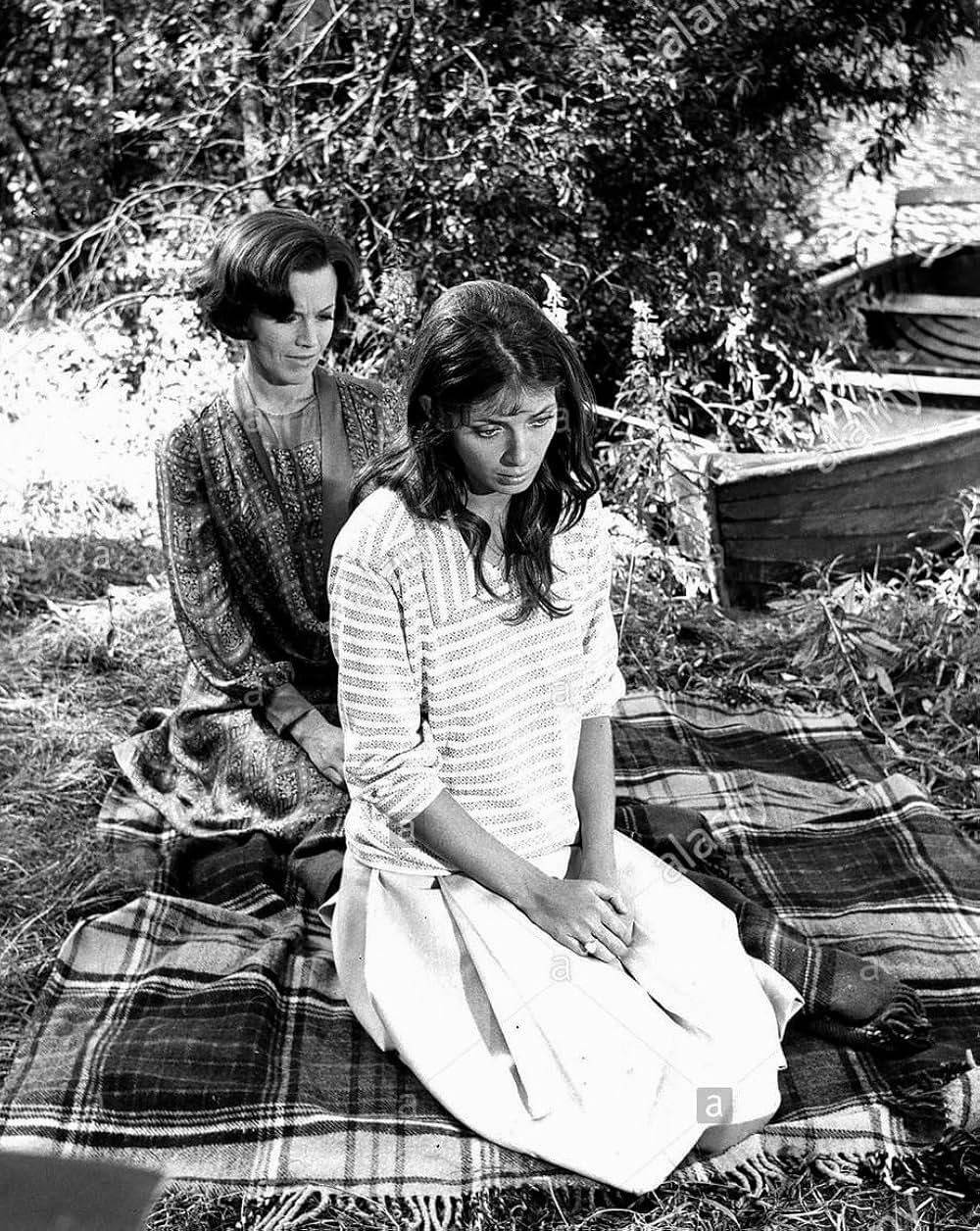 The Virgin and the Gypsy（原題）の画像