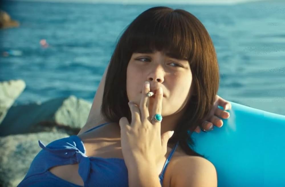 水に浮かんでの画像