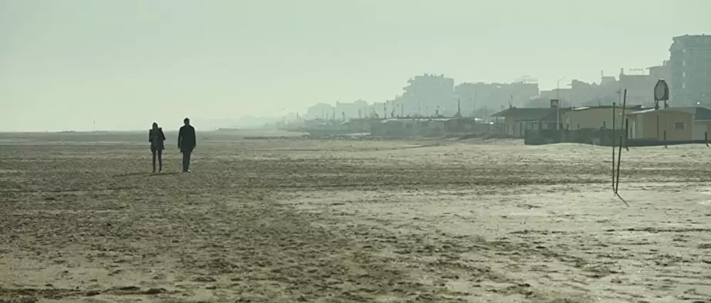 「天使が消えた街」ダニエル・ブリュール & カーラ・デルビーニュの画像