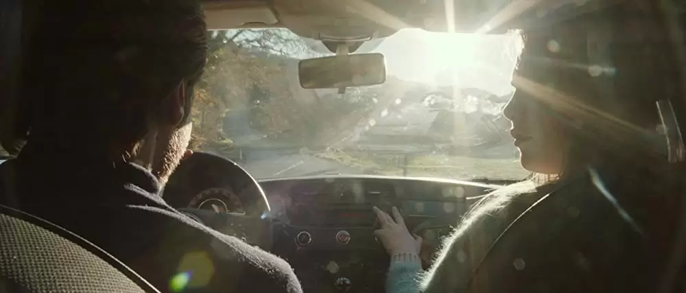 「天使が消えた街」ダニエル・ブリュール & カーラ・デルビーニュの画像