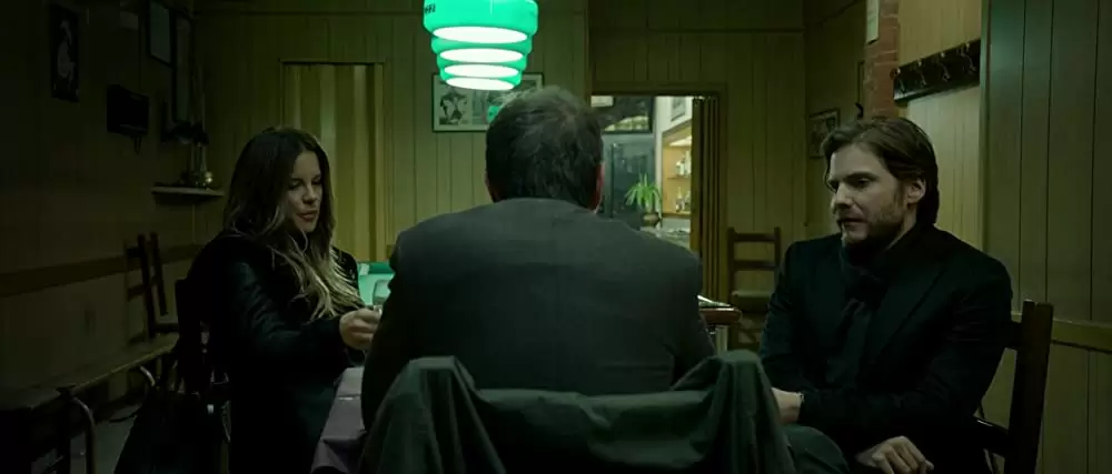 「天使が消えた街」ケイト・ベッキンセール & ダニエル・ブリュール & バレリオ・マスタンドレアの画像