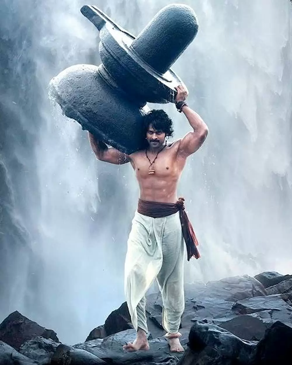 「バーフバリ 伝説誕生」プラバースの画像