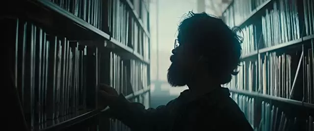 「孤独なふりした世界で」ピーター・ディンクレイジの画像