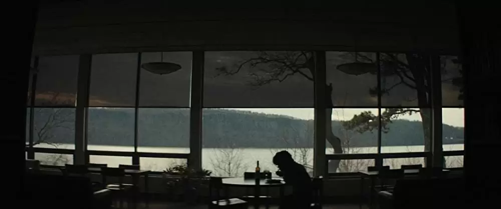 「孤独なふりした世界で」ピーター・ディンクレイジの画像