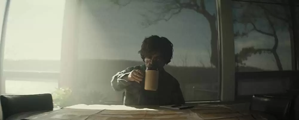 「孤独なふりした世界で」ピーター・ディンクレイジの画像