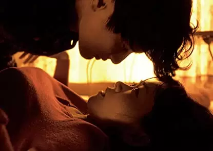 アンダー・ユア・ベッドの画像