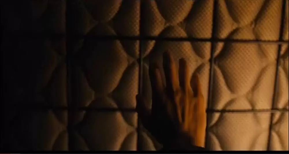 アンダー・ユア・ベッドの画像