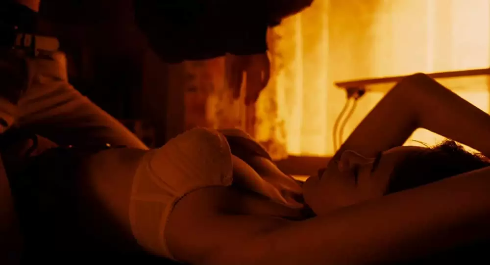 アンダー・ユア・ベッドの画像