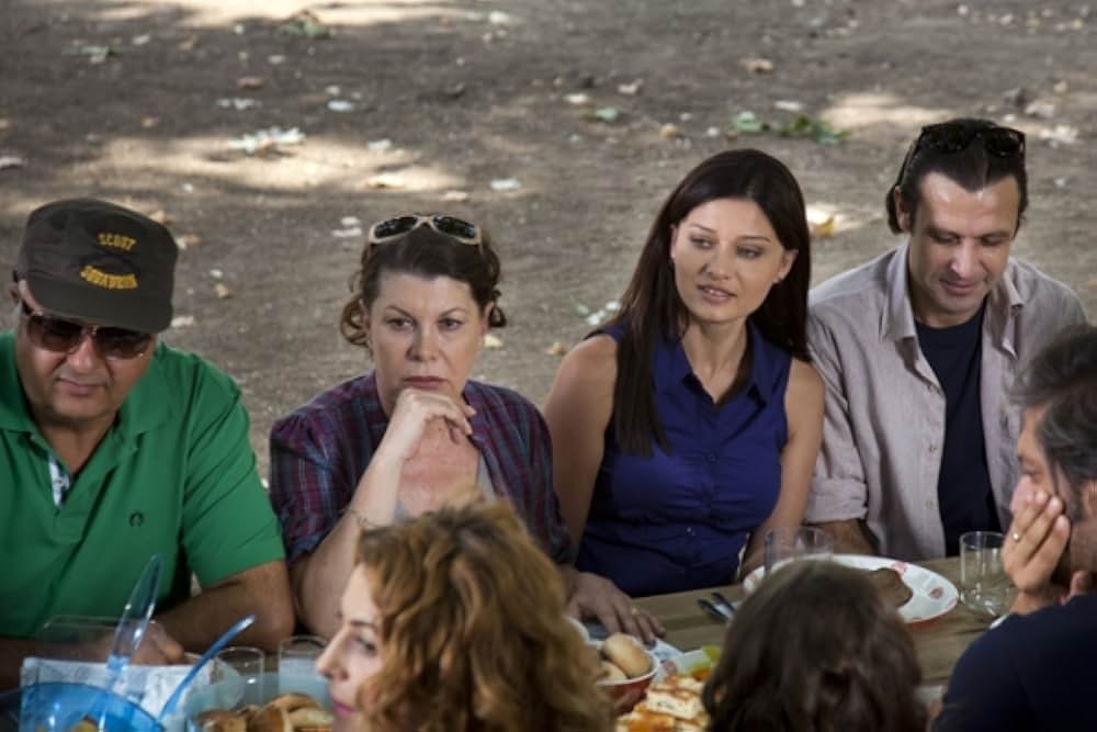 プラタナスの樹の下での画像