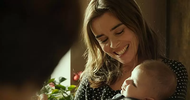 「イン・セイフ・ハンズ」Élodie Bouchezの画像