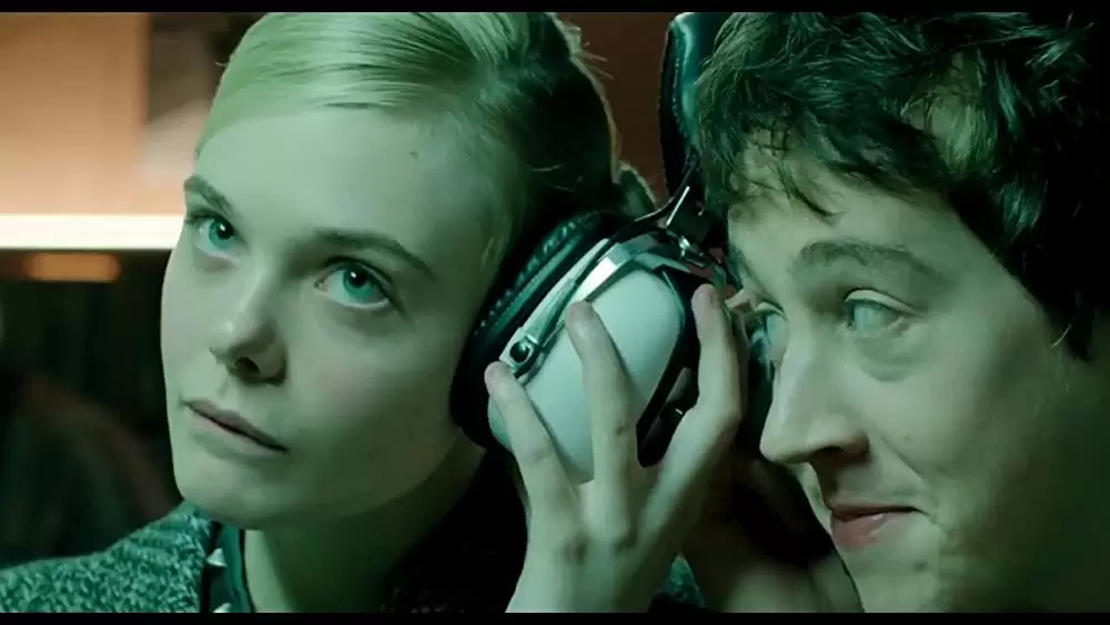 「パーティで女の子に話しかけるには」エル・ファニング & Alex Sharpの画像