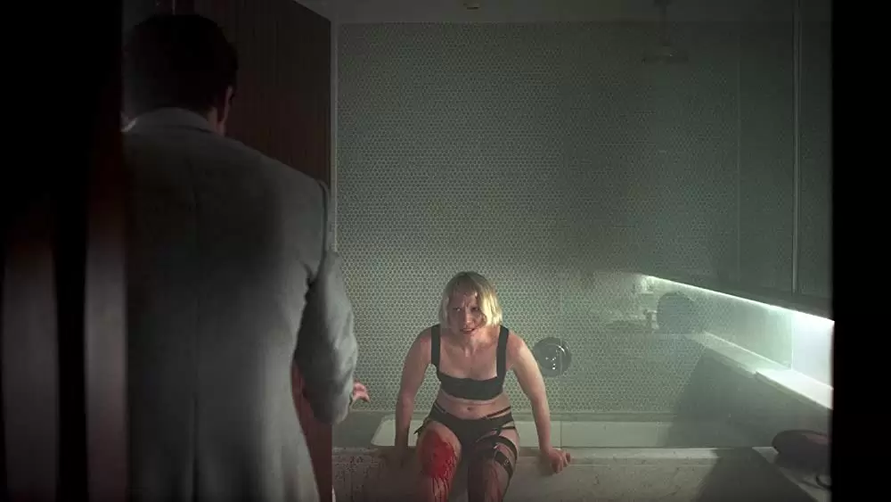 「ピアッシング」ミア・ワシコウスカ & クリストファー・アボットの画像