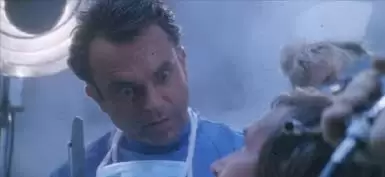 「透明人間」サム・ニールの画像