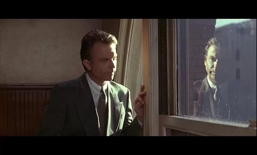 「透明人間」サム・ニールの画像