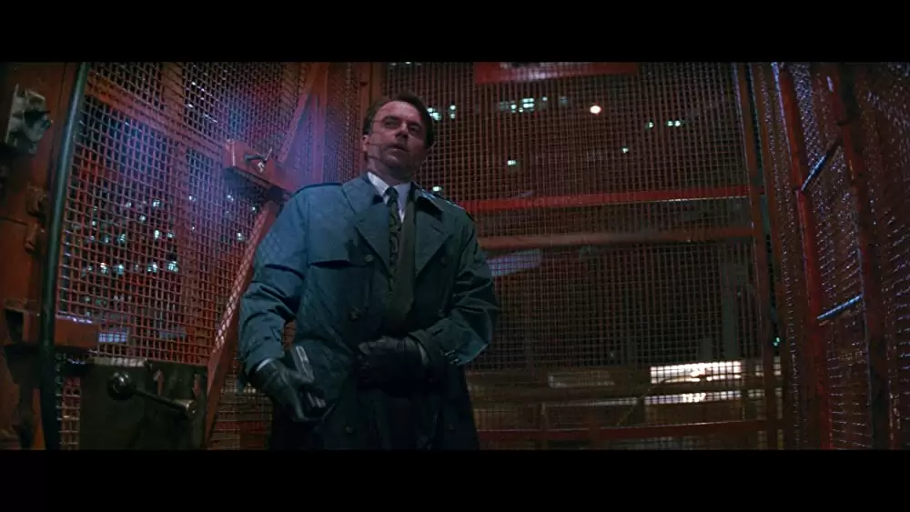 「透明人間」サム・ニールの画像