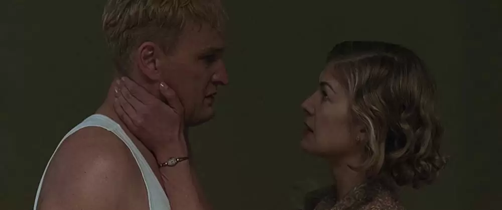 「ナチス第三の男」ジェイソン・クラーク & ロザムンド・パイクの画像