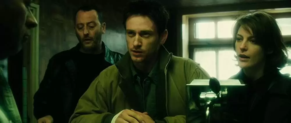 「クリムゾン・リバー2 黙示録の天使たち」ジャン・レノ & ブノワ・マジメル & カミーユ・ナッタの画像