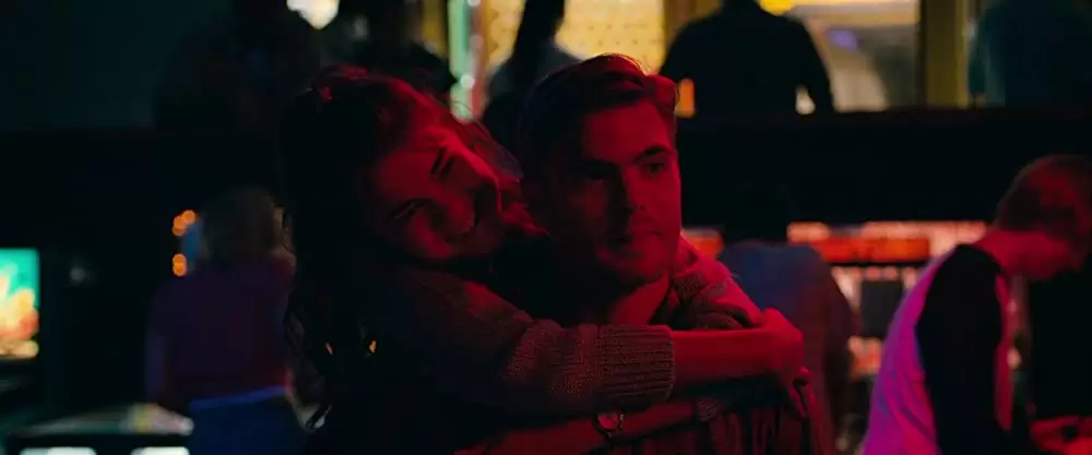 「HOT SUMMER NIGHTS ホット・サマー・ナイツ」アレックス・ロー & マイア・ミッチェルの画像