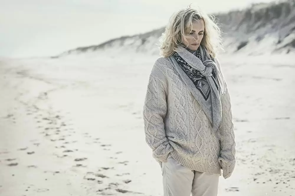 「男と女、モントーク岬で」ステラン・スカルスガルド & ニーナ・ホスの画像