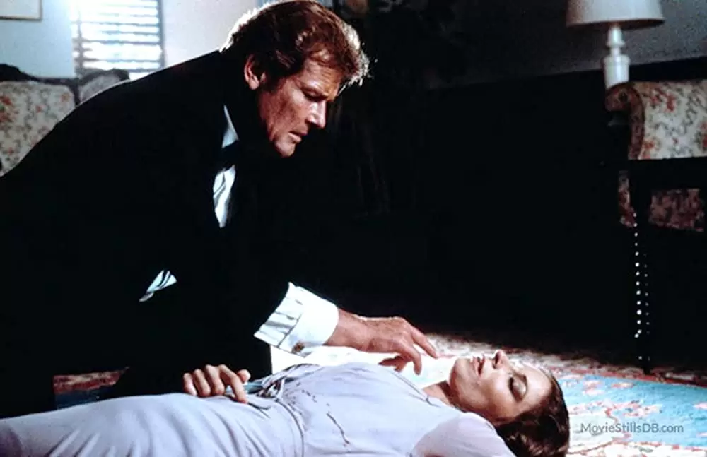 「シーウルフ」ロジャー・ムーア & Barbara Kellermanの画像