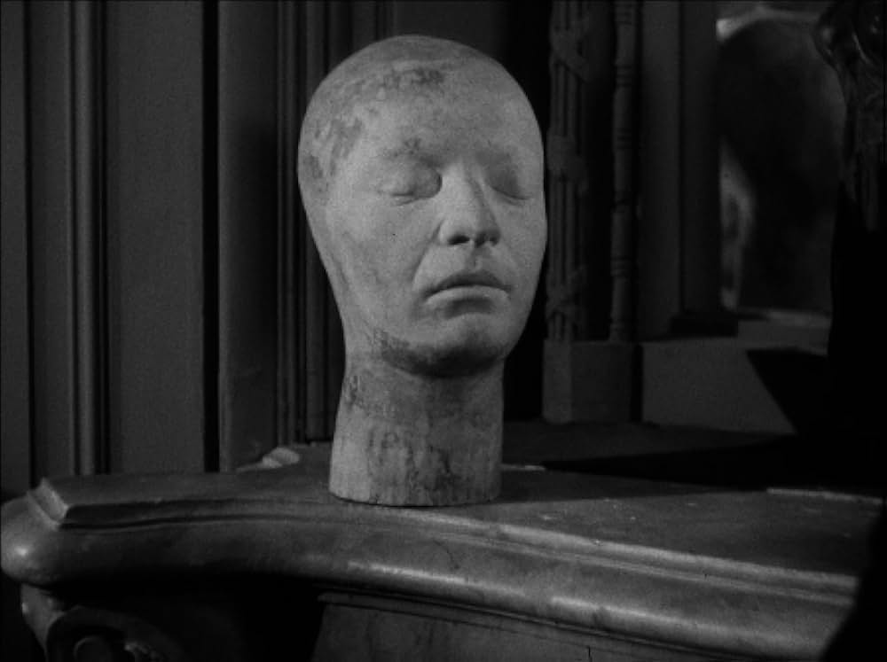 仮面の裏側の画像