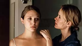 「マーサ、あるいはマーシー・メイ」サラ・ポールソン & エリザベス・オルセンの画像