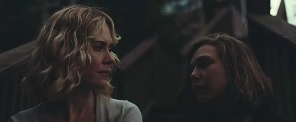 「マーサ、あるいはマーシー・メイ」サラ・ポールソン & エリザベス・オルセンの画像