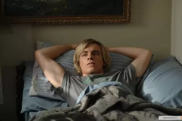 「ステータス・アップデート」ロス・リンチの画像