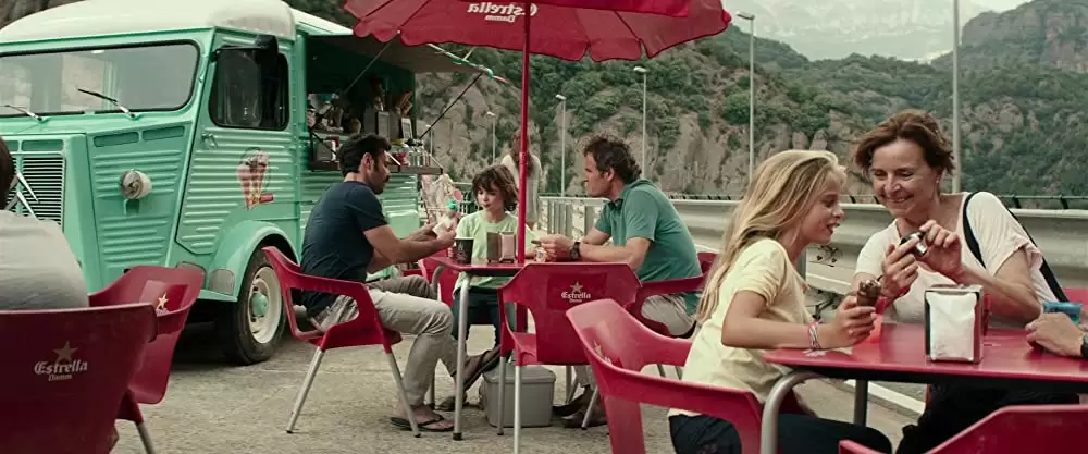 かごの中の瞳の画像