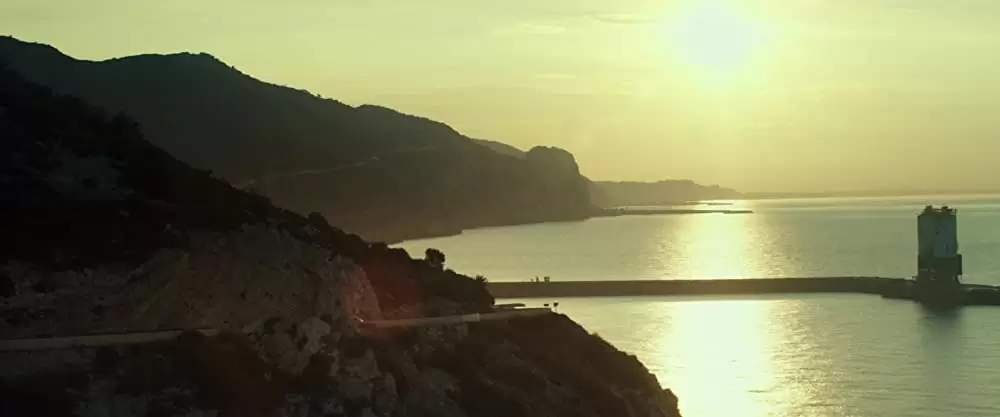 かごの中の瞳の画像