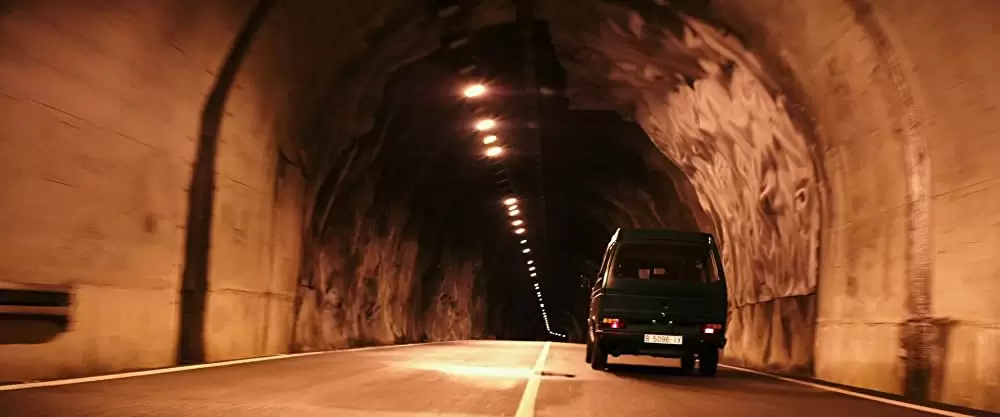 かごの中の瞳の画像