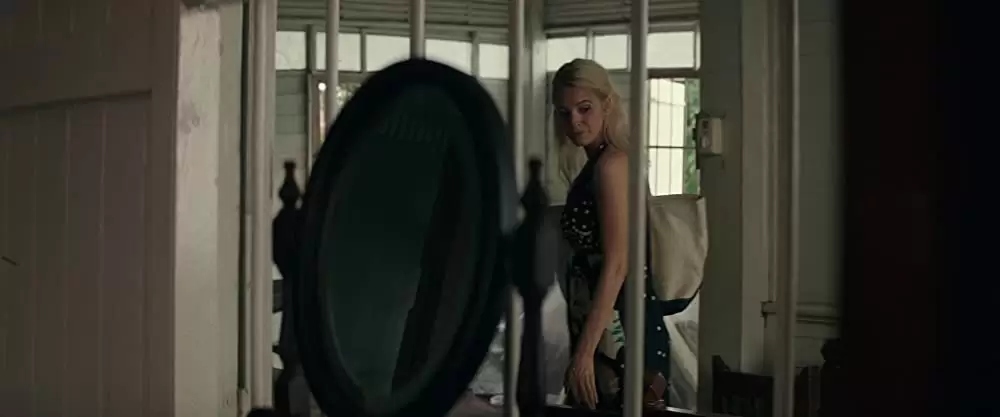 かごの中の瞳の画像