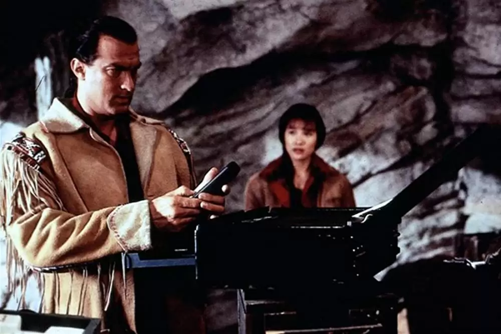 「沈黙の要塞」スティーブン・セガール & ジョアン・チェンの画像