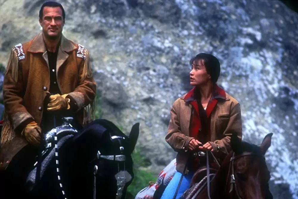 「沈黙の要塞」スティーブン・セガール & ジョアン・チェンの画像