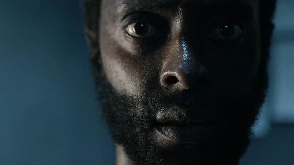 Caged（原題）の写真