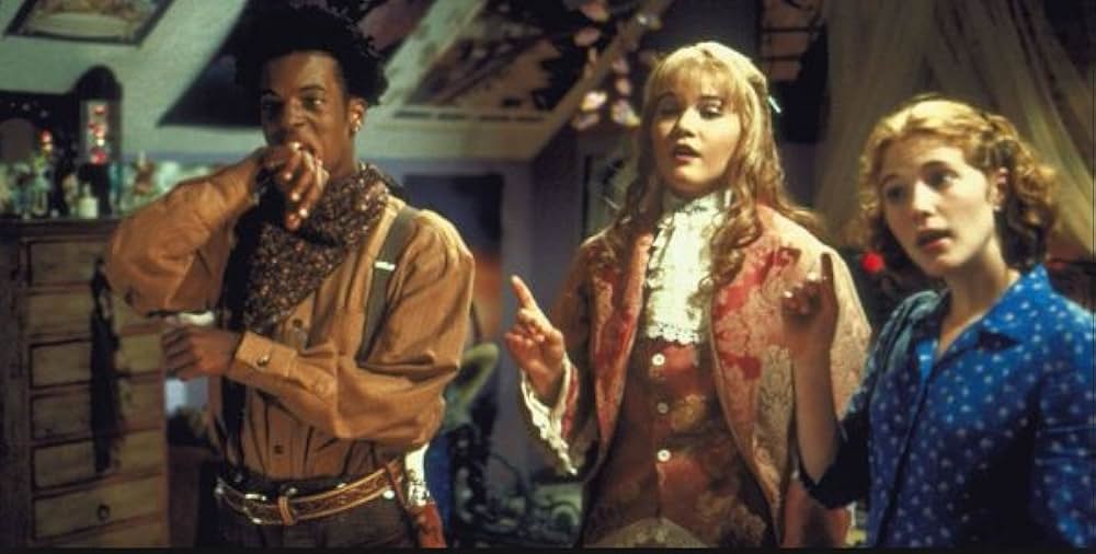 ベッドの下はふしぎの国の画像