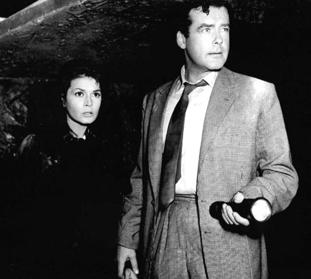 Beyond the Curtain（原題）の写真