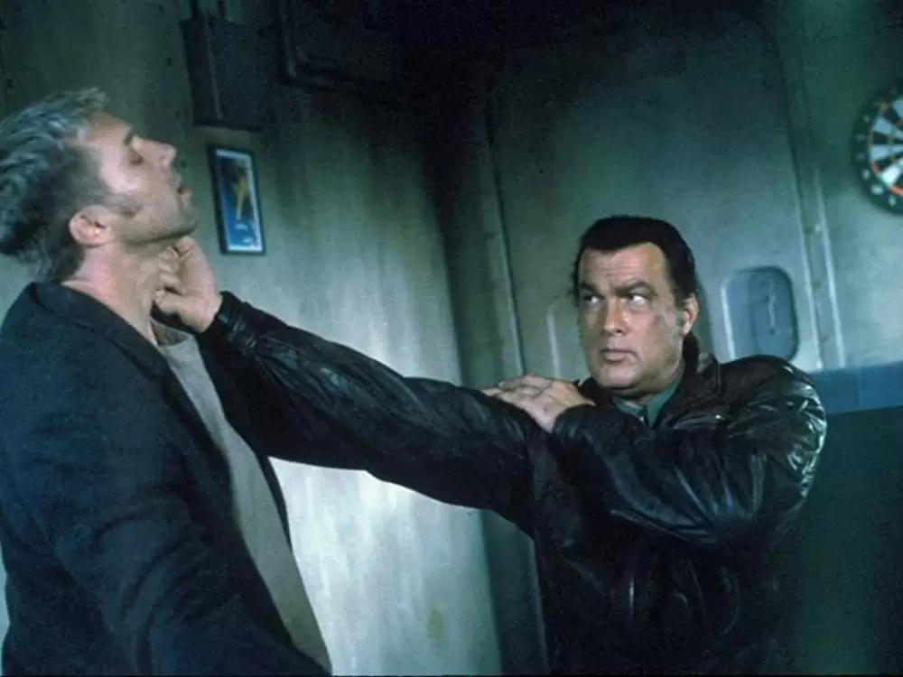 「沈黙の追撃」スティーブン・セガールの画像