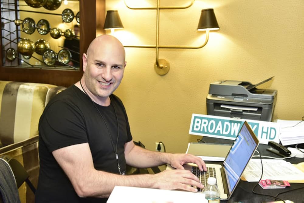 シー・ラヴズ・ミーの画像