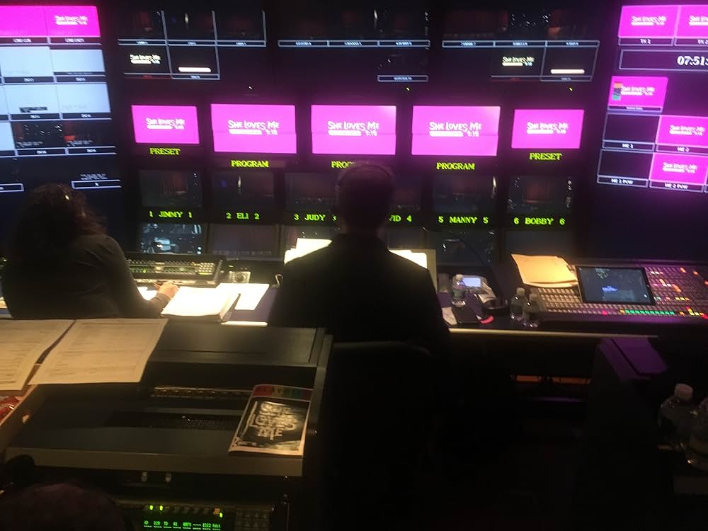 シー・ラヴズ・ミーの画像