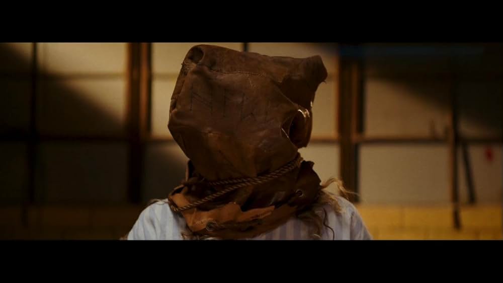 Man Finds Tape（原題）の写真