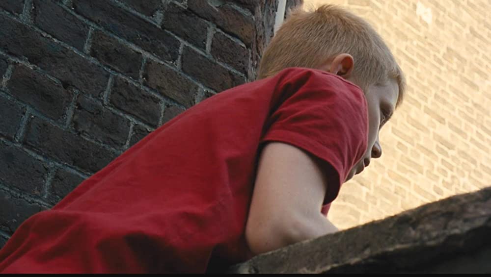 少年と自転車の画像