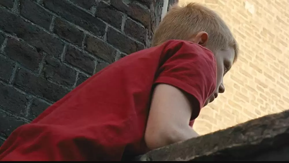 少年と自転車の画像