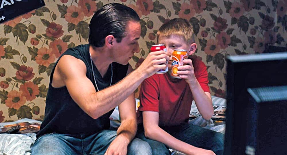 少年と自転車の画像