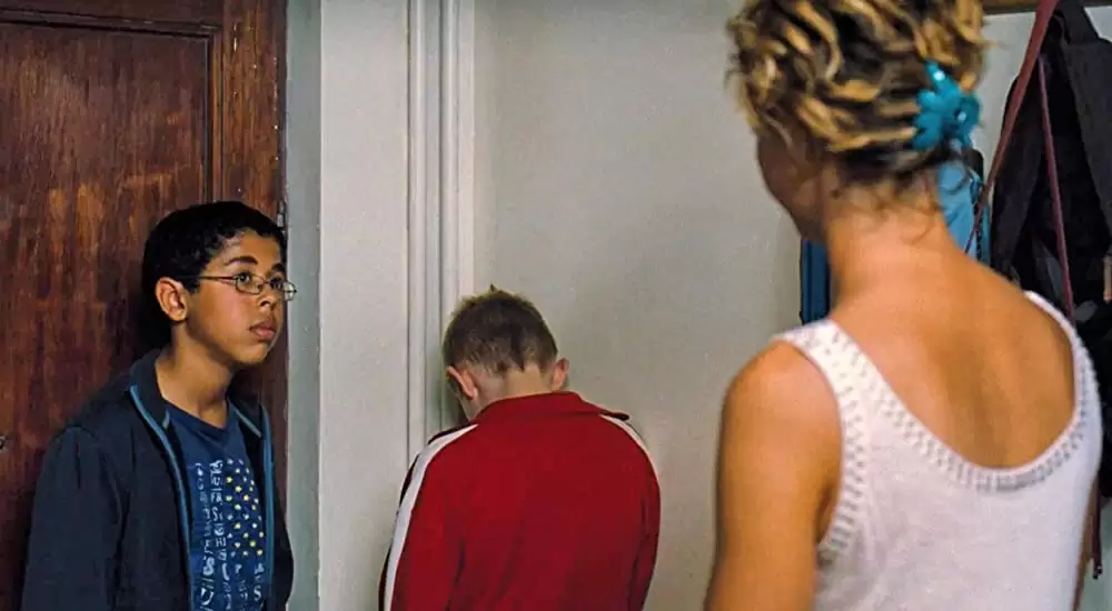 少年と自転車の画像