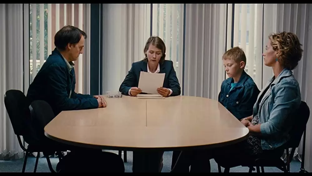 少年と自転車の画像