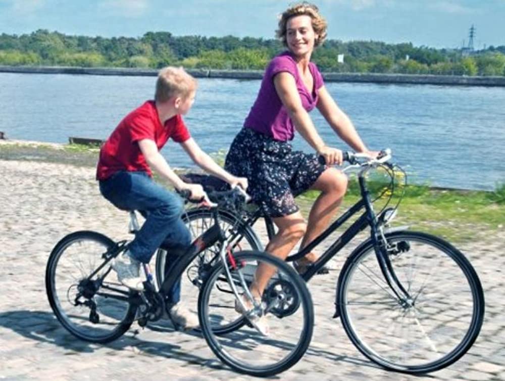 少年と自転車の画像