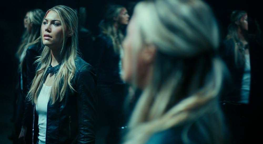 Woman in the Maze（原題）の画像