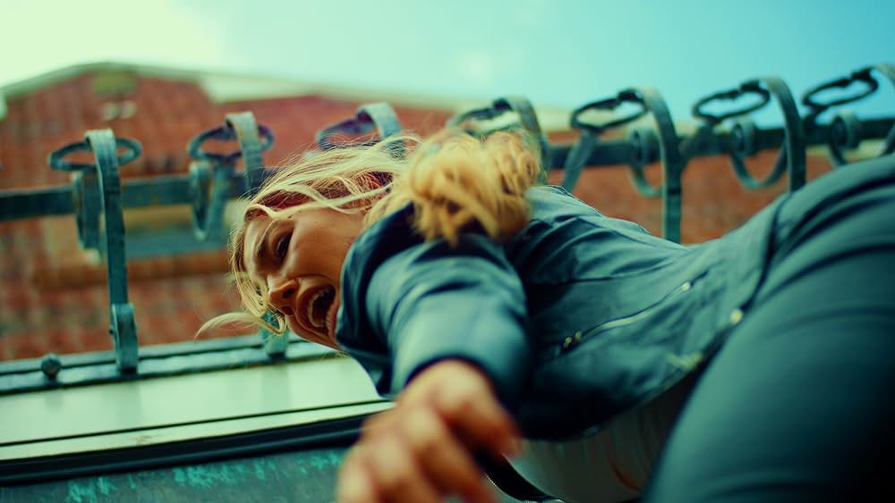 Woman in the Maze（原題）の画像